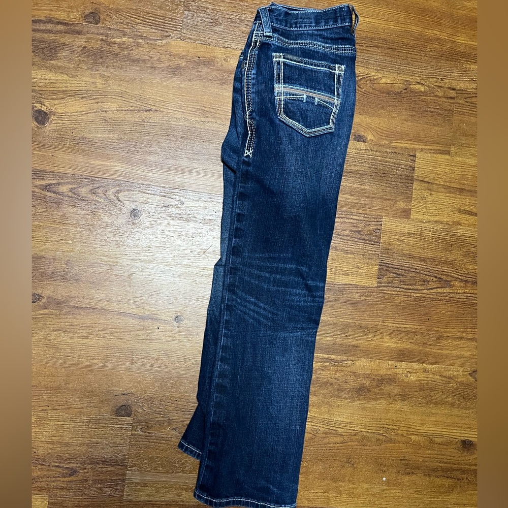 M5 straight leg Ariat jeans 30/32